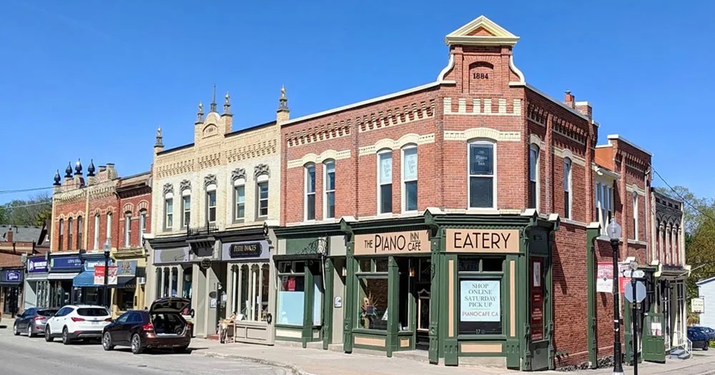 Restaurant across from Palmer Park