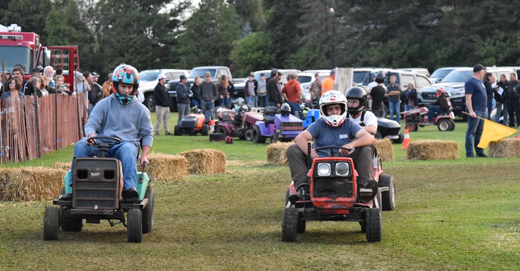 Arran Tara Fall Fair - Lawnmower Race