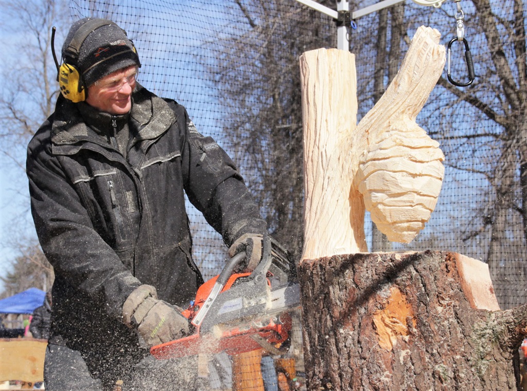 Chainsaw Carving - Entertainment and Attraction Guide