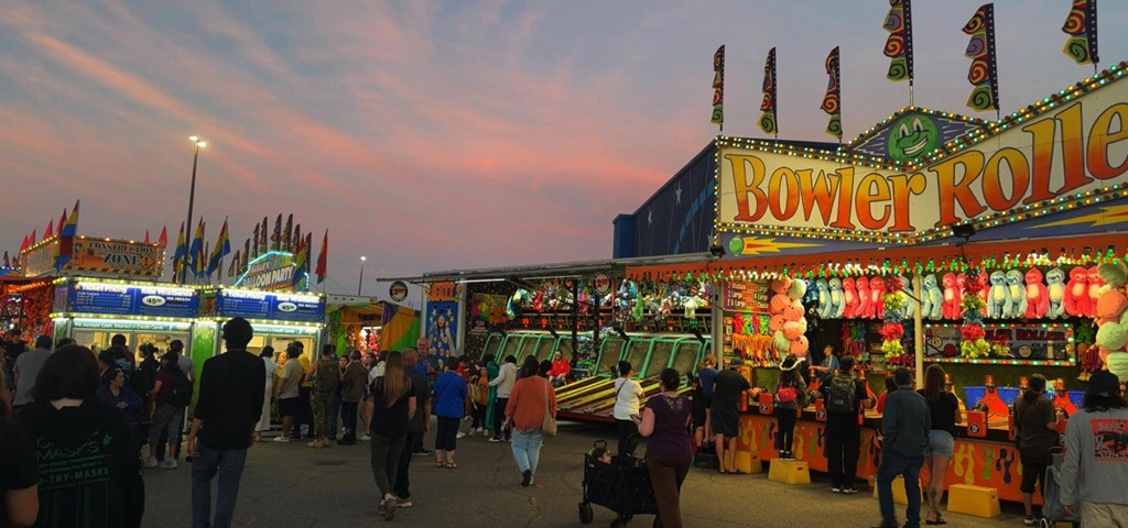 Night in the Midway - Canadian Lakehead Exhibition