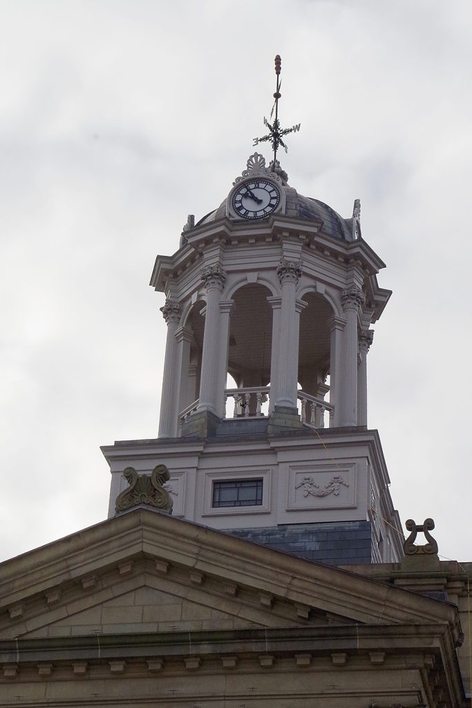 Illustration of a crowded Victorian courtroom during a sensational 1800s trial.