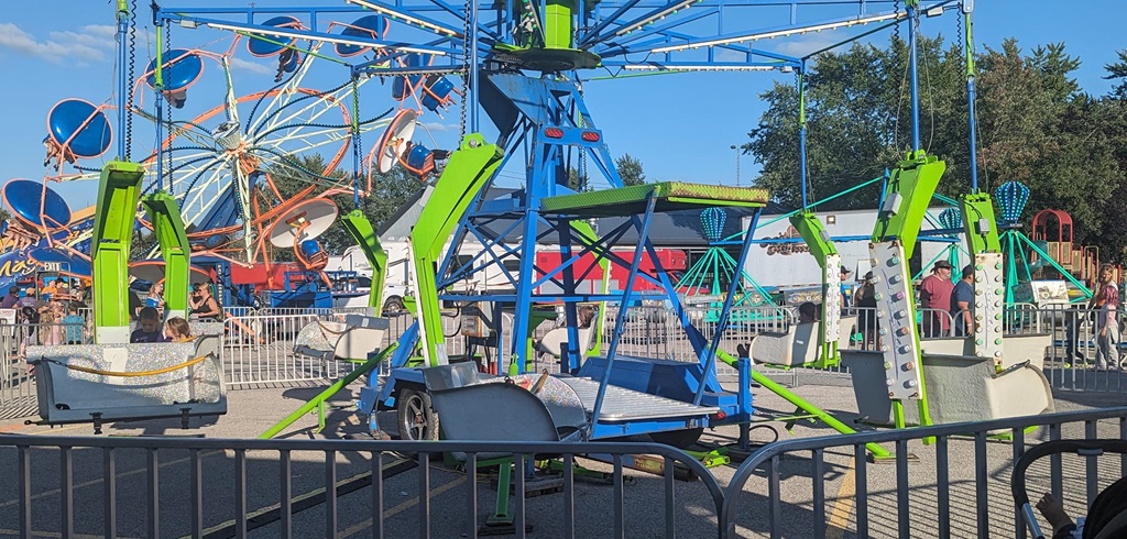 Midway Rides - Mitchell Fall Fair