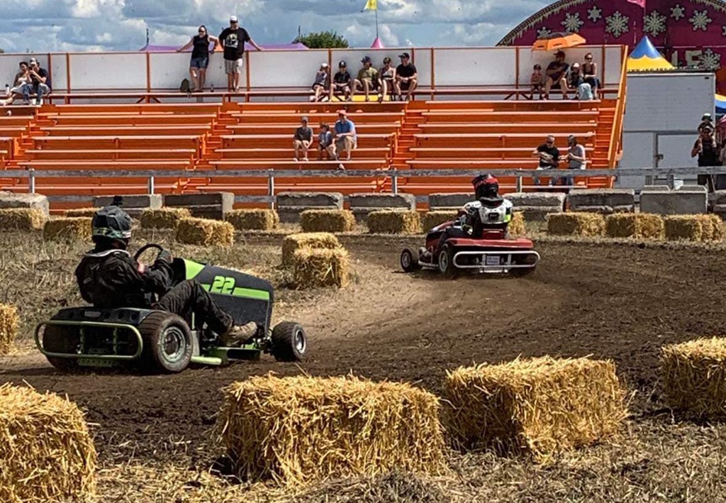 Lawn Tractor Race - Stirling Fair